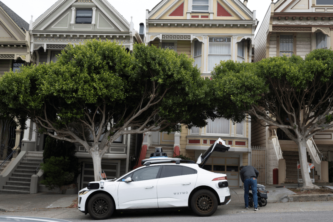 Waymo Self-Driving Cars Stopped, Blocked Roads During San Francisco Power Outage