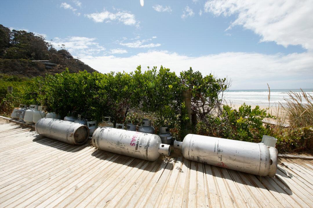 Residents in Regional Town Forced to Use Gas Bottles as Network Faces Decommissioning