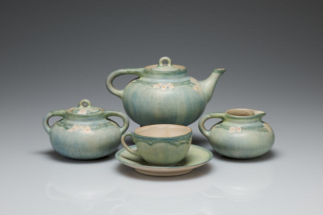Newcomb Pottery: New Orleans Arts and Crafts Movement