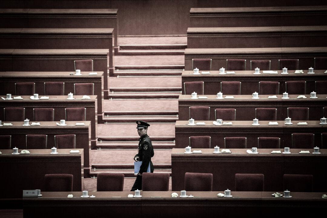 Insiders: Passive Resistance Spreading Beyond Military in China