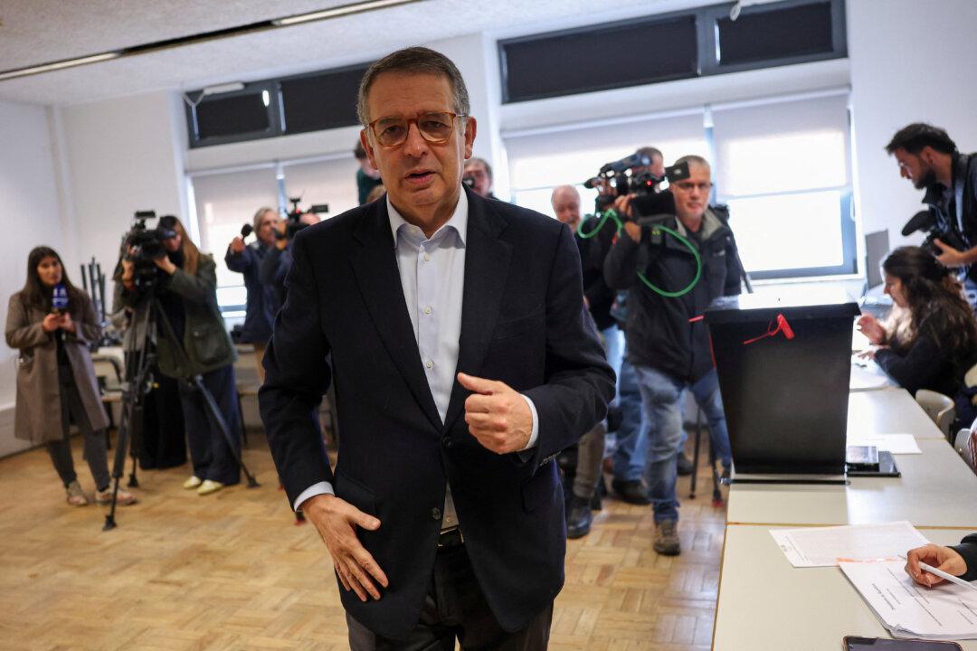 Portugal Elects Socialist as President by Landslide