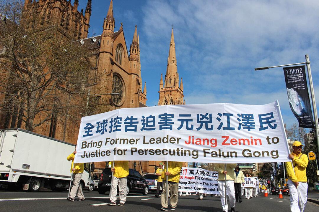 Peaceful Procession Supports Lawsuits Against China’s Former Leader