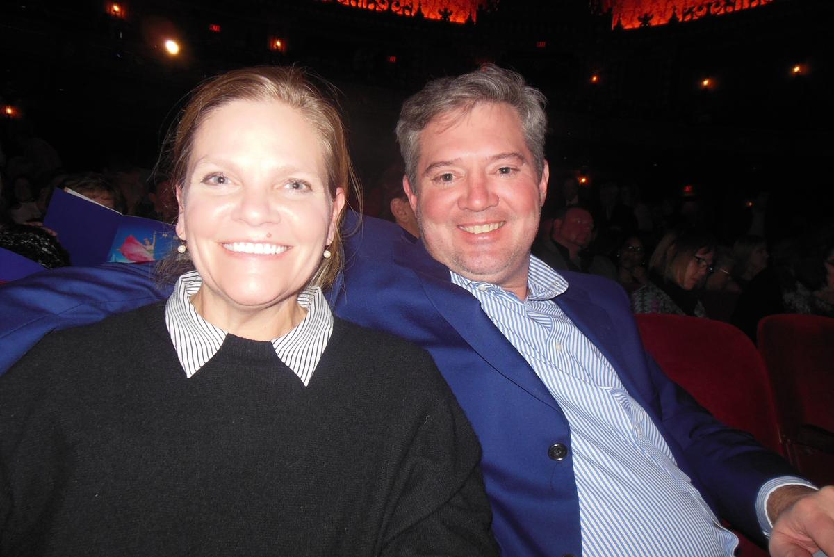 County Mayor Appreciates the Talent and Beauty at Shen Yun