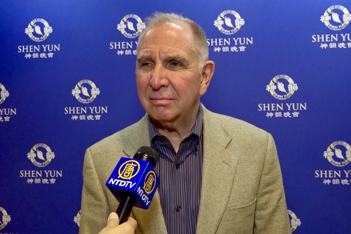 University President Appreciates the ‘Aesthetics and the Beauty of Traditional Chinese Culture’