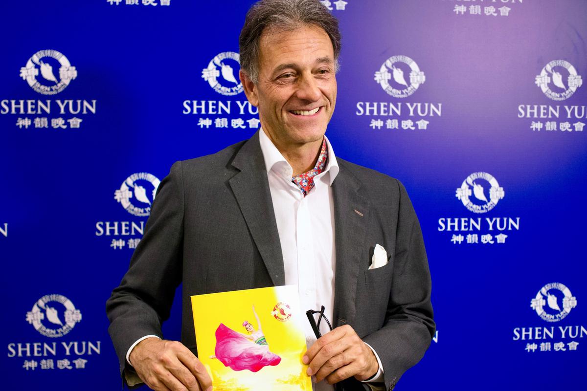 Shen Yun Makes You Peaceful and Kind, Austrian Ambassador to Argentina Says