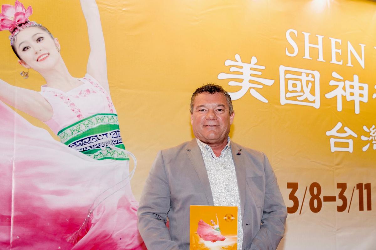 Theatergoer Finds Shen Yun ‘Very Happy, Very Inspiring’