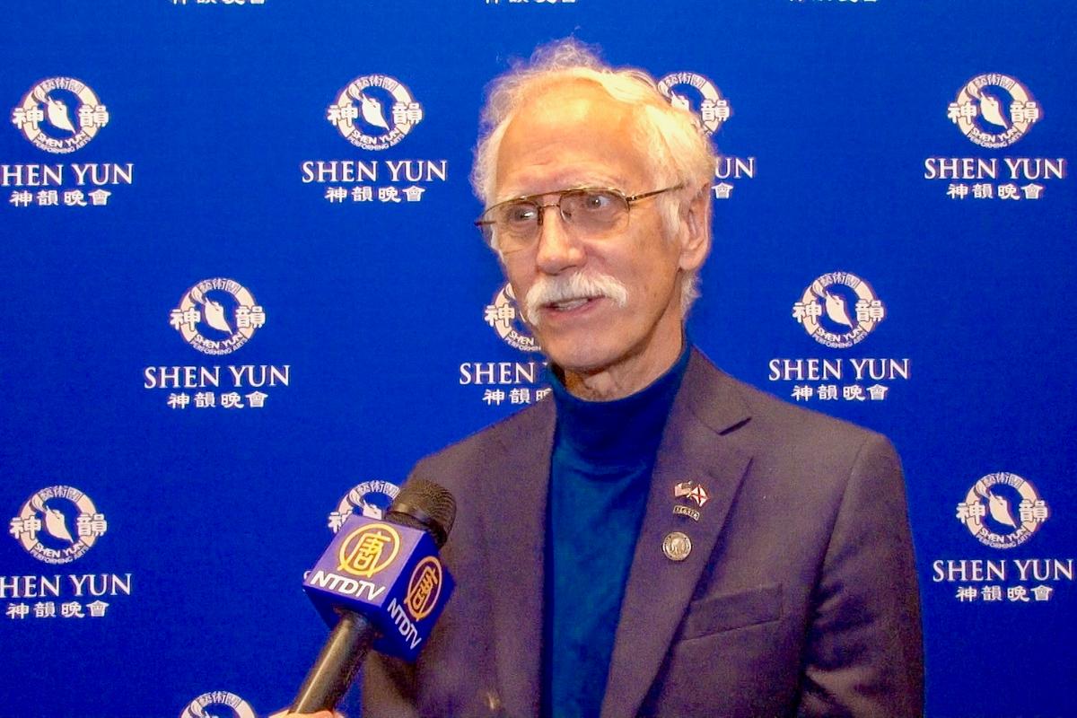 Alabama House of Representatives Candidate Enjoys the Music at Shen Yun