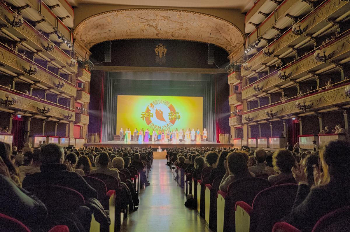 Mario Luca Giusti Feels Strong Energy From Shen Yun Dancers