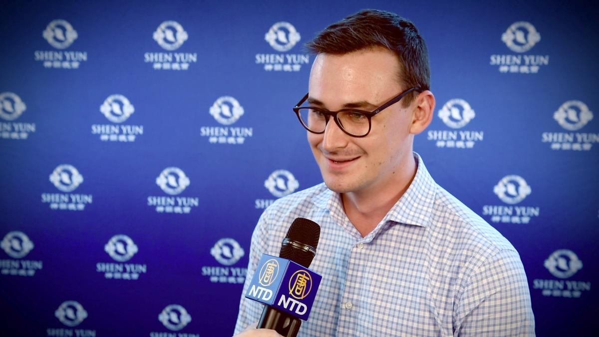 Gold Coast MP Thanks Shen Yun Performing Arts for a Great Show