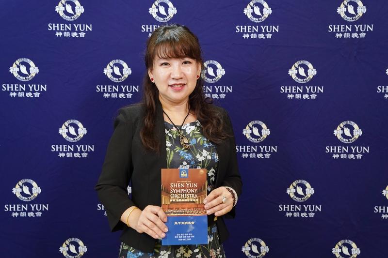 Painting Artist: Shen Yun Music ‘Is Transmitting a Message of Happiness’