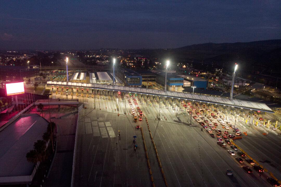 Mexican Protesters Block Border Traffic, Tell Americans to ‘Stay at Home’
