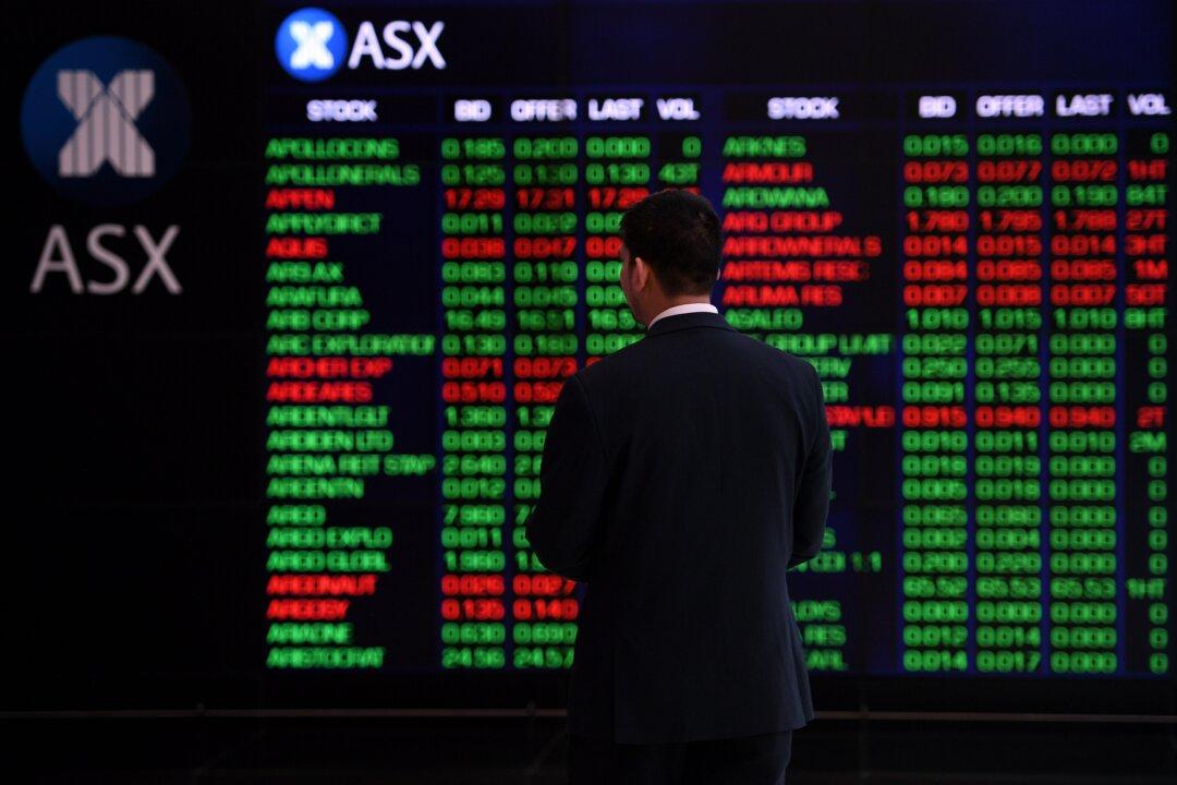 Australian Shares Hit Record High but Close Lower