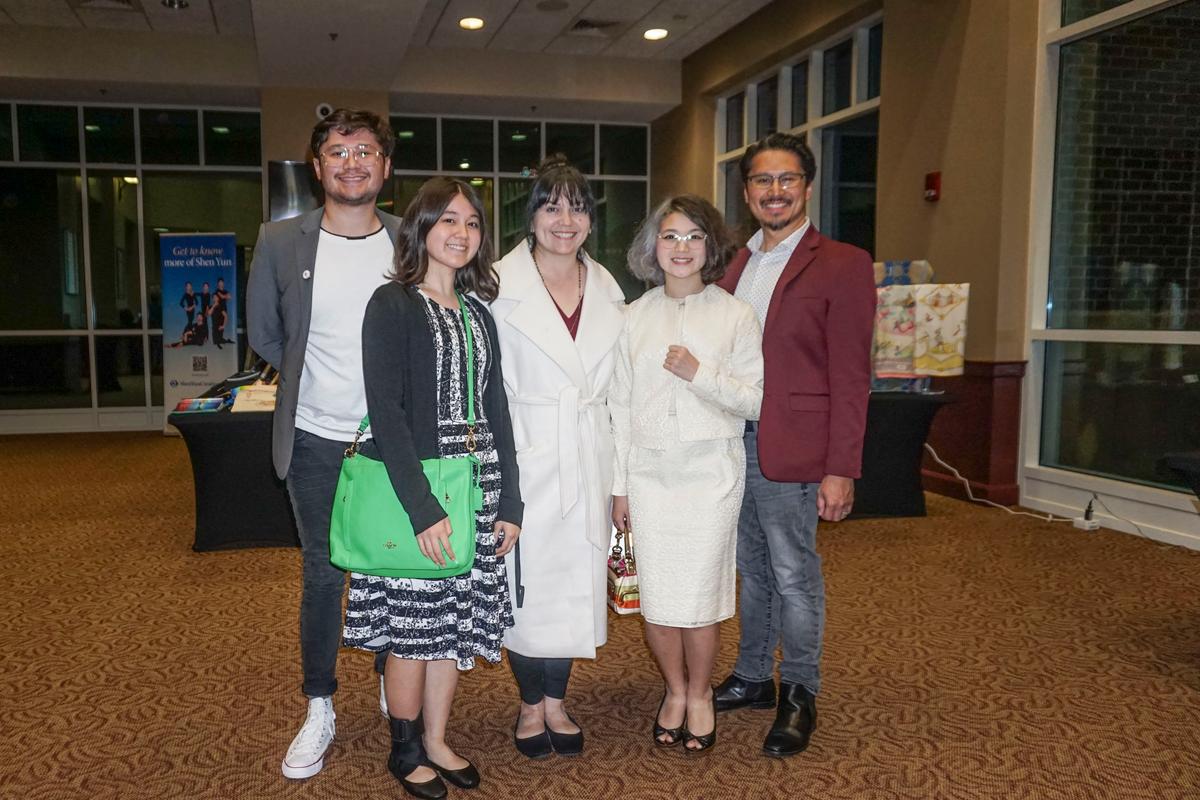 Edward and Melissa Quinio with their family at the EKU Center for the Arts on May 7, 2022. (Nancy Ma/The Epoch Times)