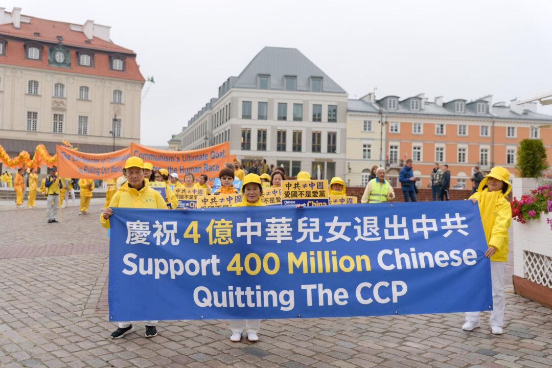 Chinese Nationals Calls for Differentiating China From the CCP