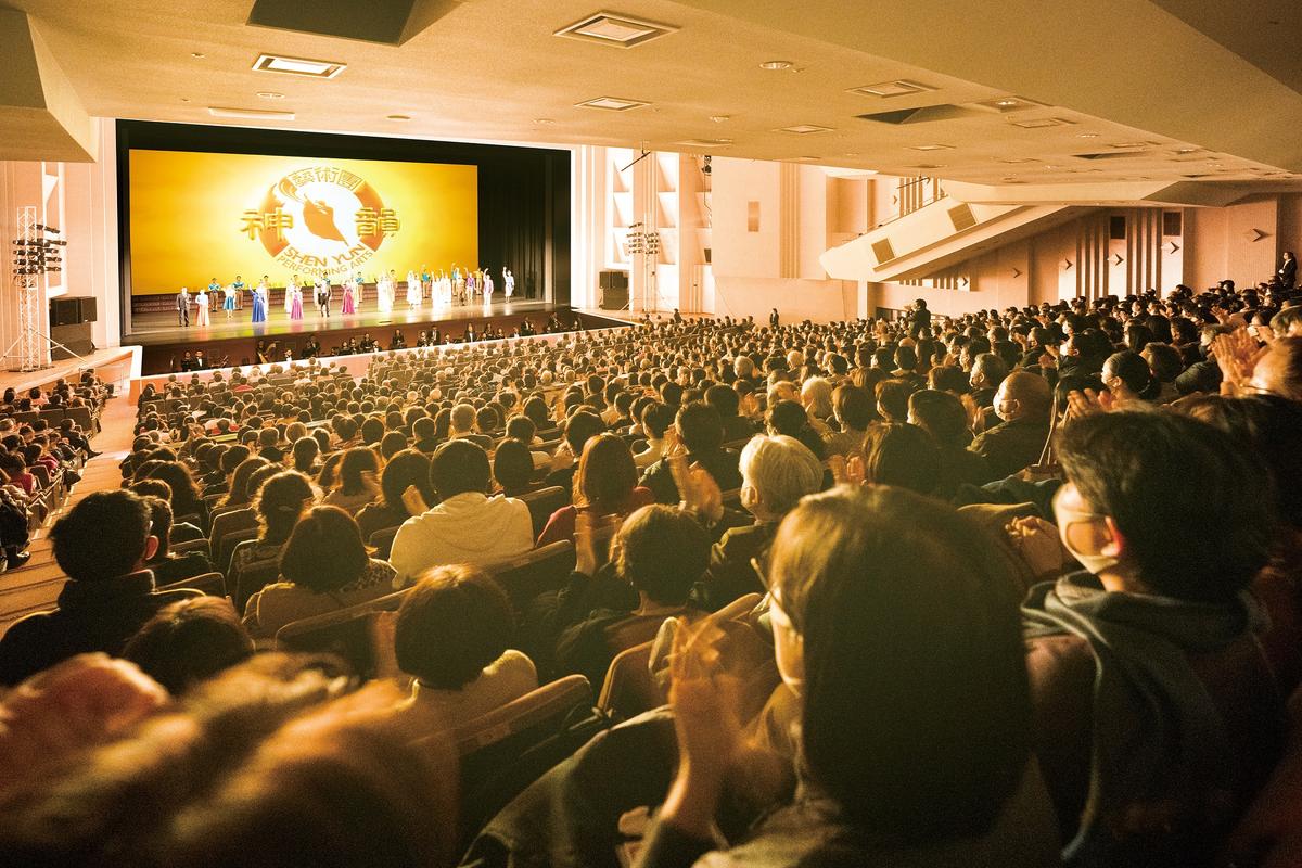 Shen Yun’s Beauty ‘Can Only Be Found in Heaven,’ Says Painter