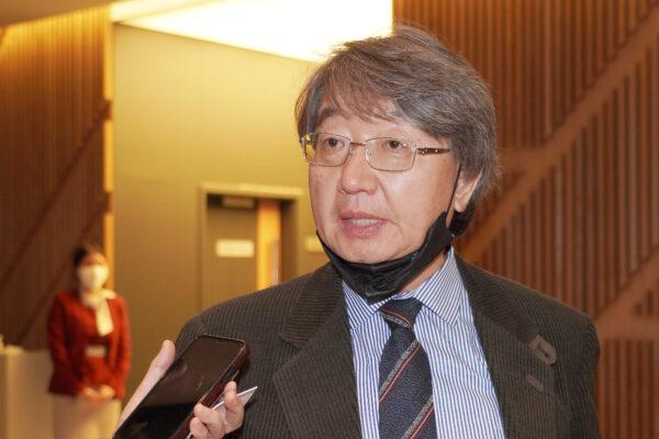 Mr. Choi Woo-won, the president of the Asiatic Philosophical Society, attends Shen Yun Performing Arts at the Sohyang Theatre in Busan, South Korea, on Feb. 3, 2023. (Lee You-jung/The Epoch Times)