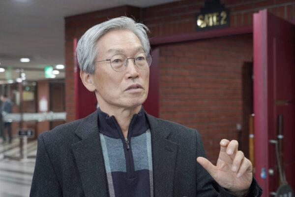 Mr. Lee Seok-hae, the chairman of the Daekyung Sotdae Writers Association, attends Shen Yun Performing Arts at the Gumi Arts Center–Grand Hall in Gumi, South Korea, on Feb. 8, 2023. (Lee You-jung/The Epoch Times)