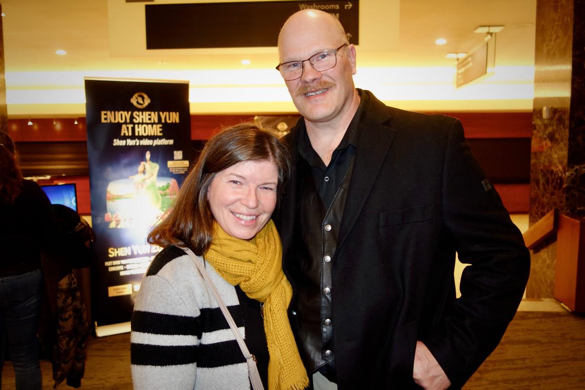 Shen Yun Shows the Dangers of Communism to Edmonton Audience