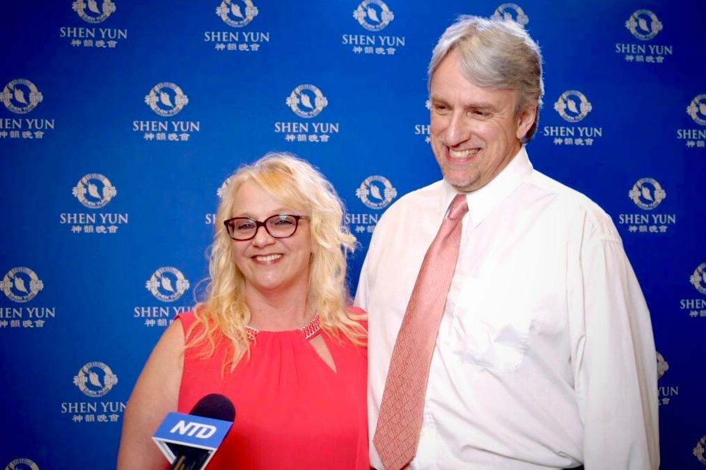 Movie Theatre Owners Astounded by Backdrop Technology in Shen Yun