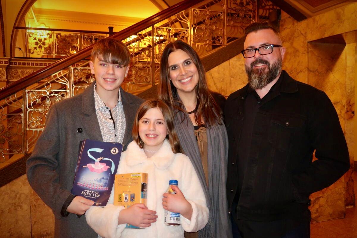 Shen Yun Brings Ancient China to Life in the United States, Says Illinois Theatergoer