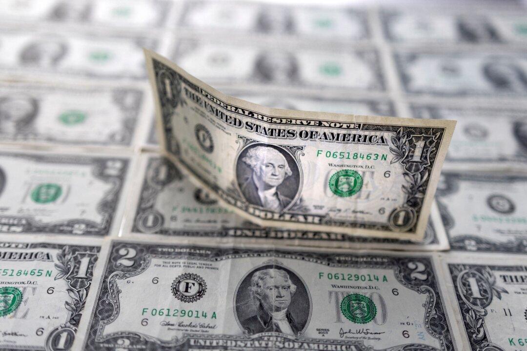Dollar Holds Firm Ahead of Inflation-Heavy Data Deluge
