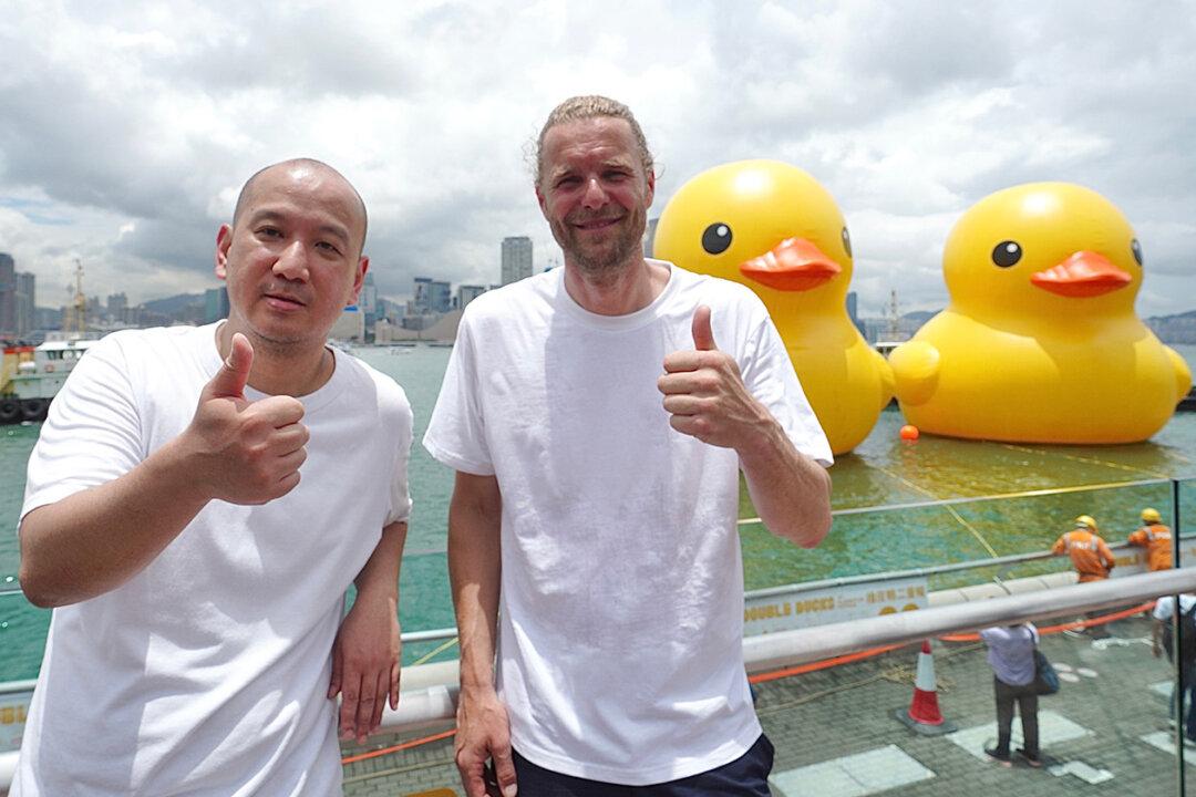 Creator of Yellow Duck Hopes to Bring Double Luck to Hong Kong: ‘We Need Happiness, We Need to Reconnect’