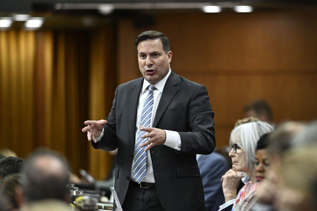 Ex-minister Mendicino Confronted on Why Feds Cracked Down on Truckers but Not Attackers of Jewish Community