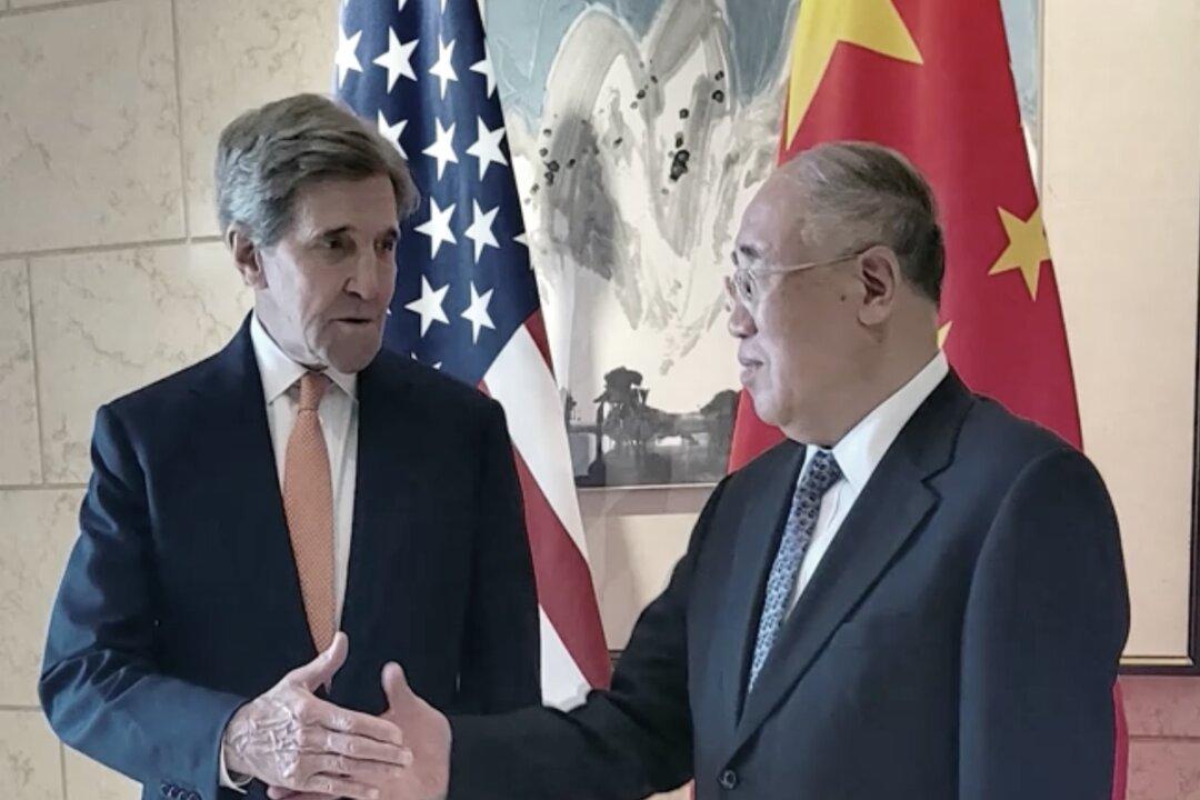 US, China Issue Climate Statement Ahead of High-Stakes Meeting
