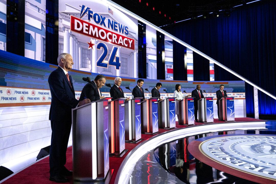 GOP Eight Take Debate Stage in Milwaukee