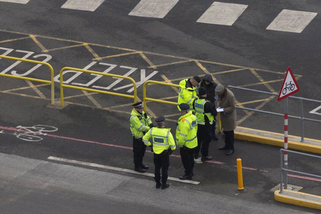 Channel Tunnel Terminal Shut for Hours as UK Bomb Squad Checks Vehicle Before Deeming It No Threat