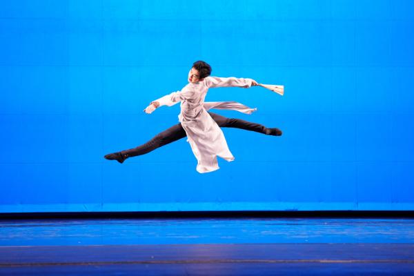 Ethan Guo performs "Fan of a Foreign Land" in the preliminary round of the NTD International Classical Chinese Dance Competition in Purchase, New York, on Sept. 8, 2023. (Larry Dye)