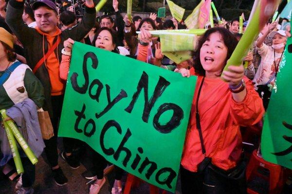 Supporters of Taiwan's President Tsai Ing-wen from the ruling Democratic Progressive Party (DPP) display a placard during a rally in Taipei, Taiwan, on Jan. 10, 2020, ahead of the Jan. 11 presidential and parliamentary elections. (Sam Yeh/AFP)