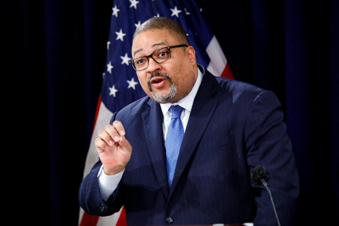 Bragg Urges NY Court to Reject Trump’s Bid to Exclude Michael Cohen’s Testimony at Trial