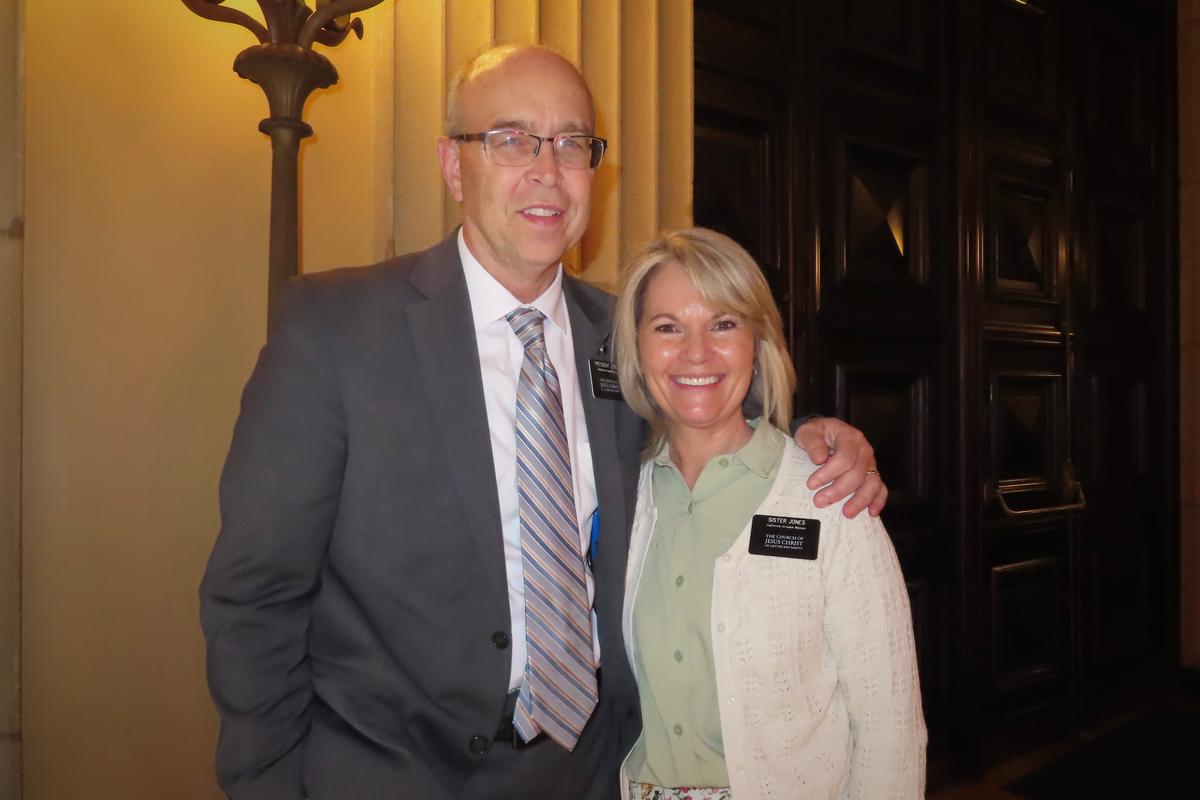 Missionaries Sees Special Talent in Shen Yun’s Performers