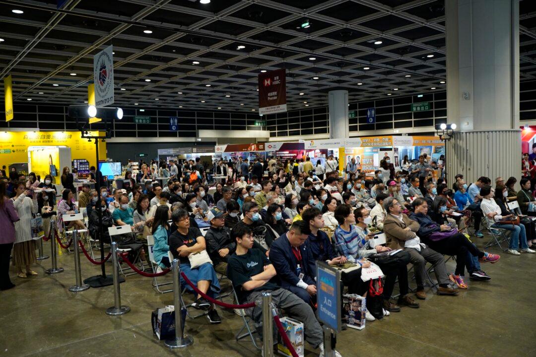 Immigration Expo Well Attended, With Parents Citing Care for Their Children’s Education Main Reason for Leaving Hong Kong