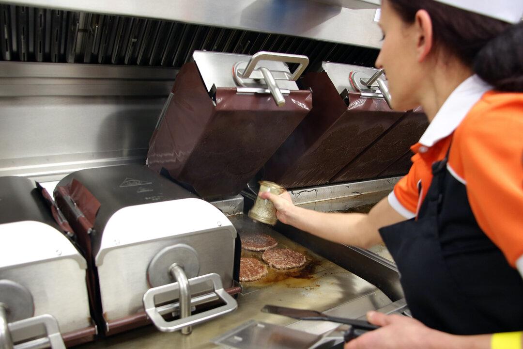 California Now Requires Restaurants Pay $20 an Hour to Flip Burgers