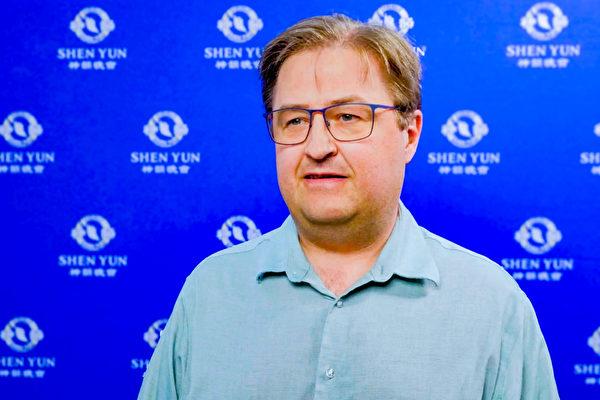 Jan Abildgaard Pedersen at the Shen Yun Performing Arts performance at The Concert Hall Aarhus on April 9, 2024. (NTD)