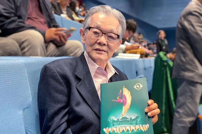 Senior DPP leader Chang Chun-hung appreciated the eighth performance of Shen Yun New York Performing Arts Company at the Taipei Performing Arts Center in Taipei, Taiwan, on April 7, 2024. (Zhang Yuanzhang/The Epoch Times)