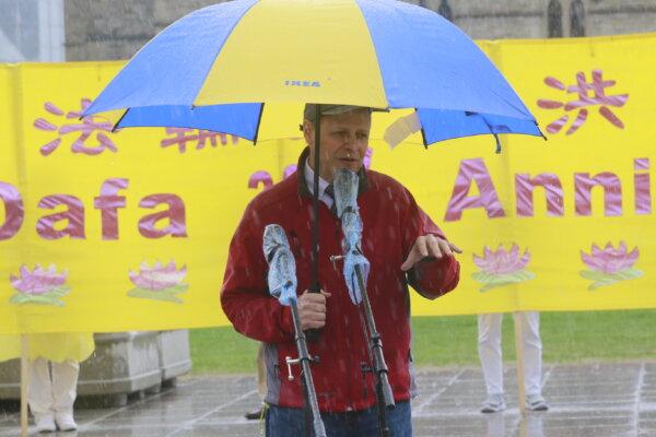 Liberal MP Kevin Lamoureux speaks during the Falun Dafa Day event on Parliament Hill in Ottawa on May 8, 2024. (Kano Ye/The Epoch Times)