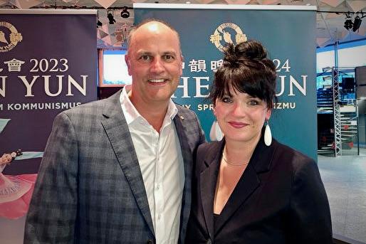 Dirk and Jana Stachowiak enjoyed Shen Yun's evening performance at the Forum Performance Center on May 6, 2024. (Yu Ping/The Epoch Times)