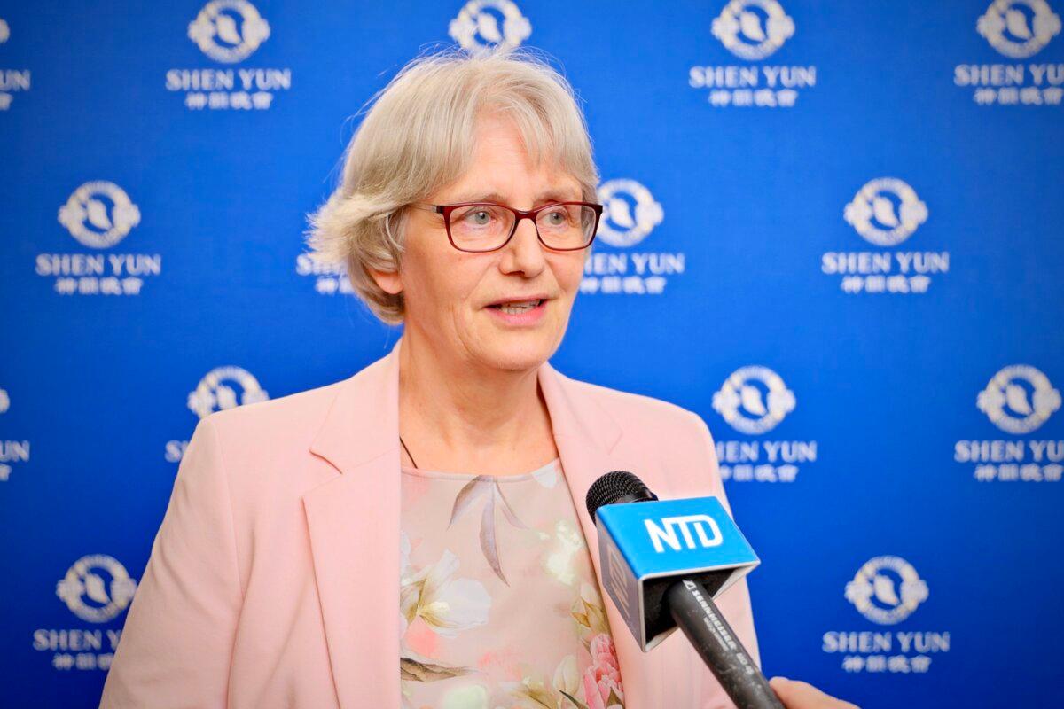 Erle Bosma enjoyed Shen Yun's evening performance at the Forum Performance Center on May 6, 2024. (NTD)