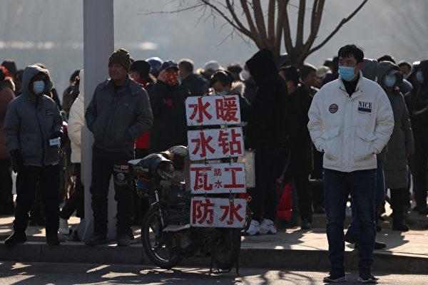 China’s Migrant Workers Look For Work Outside Construction Amidst Dismal Real Estate Market