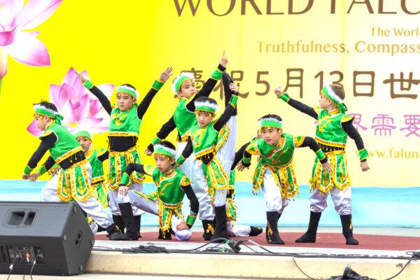 Young Falun Gong adherents perform traditional Chinese dances outside Toronto City Hall on May 11, 2024, to celebrate the 32nd World Falun Dafa Day. (Alex Gurevich/The Epoch Times)