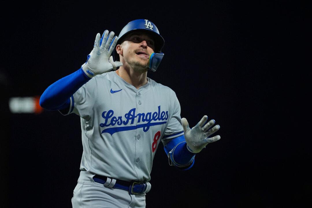 Smith’s Two-Run, 10th-Inning Double Lifts Dodgers Over Giants