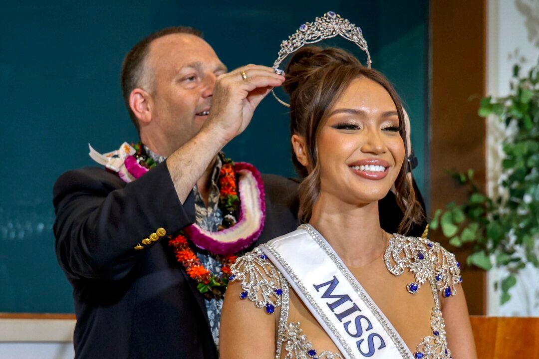 Savannah Gankiewicz of Hawaii Crowned Miss USA After Previous Winner Resigned