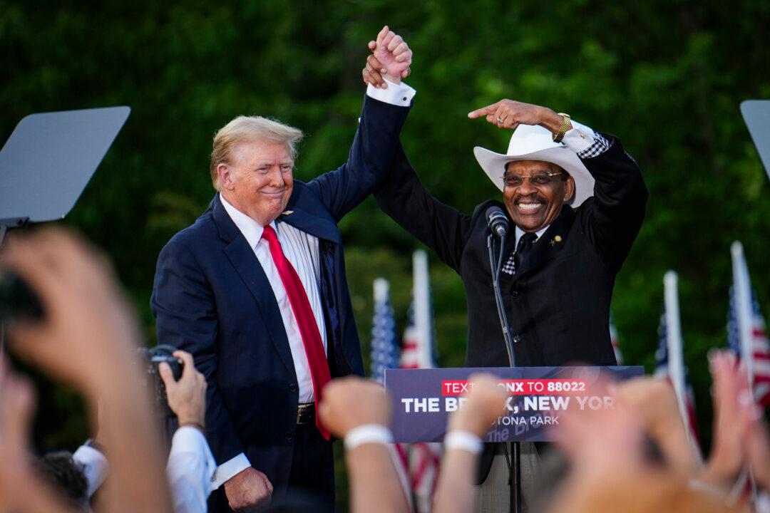 Trump Pledges to Help Democrats Fix New York’s Problems in Bronx Rally