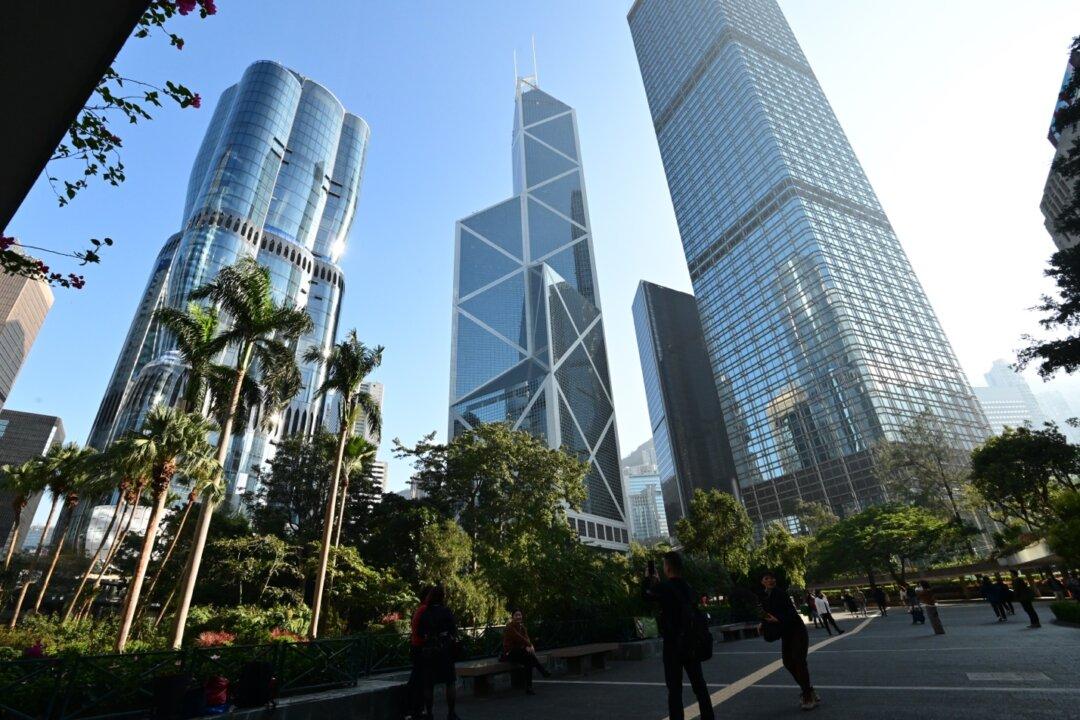 Hong Kong Office Vacancies Rise; China Attempts to Lure Companies With Low Rents