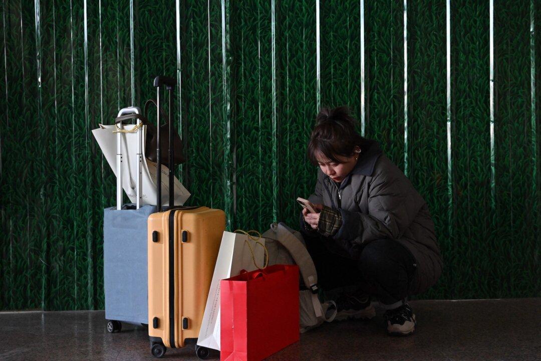 China’s Sluggish Economy Casts a Shadow Over Lunar New Year Travel