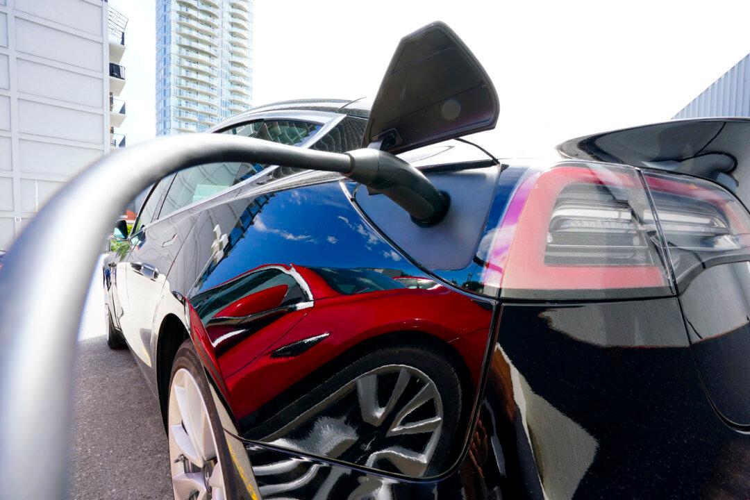 How Ottawa’s New Program Replacing the EV Mandate Pushes Canadians Toward Electric Vehicles