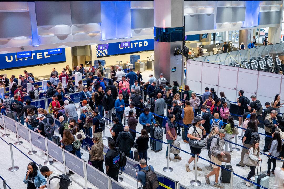 Travel Industry Strains Under FAA Flight Cuts Due to Shutdown
